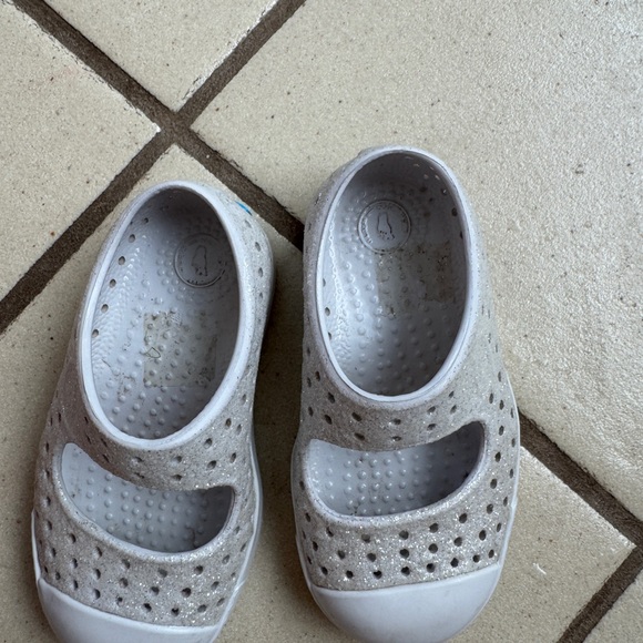 Native Toddler Jefferson Juniper Slip On ShoeS Silver Sparkle - Picture 4 of 6